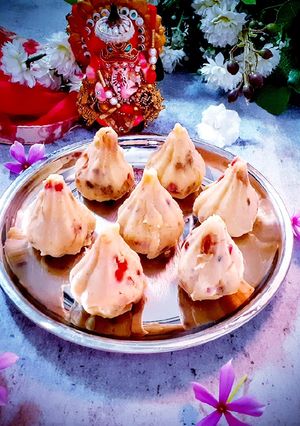 A picture of Custard modak.