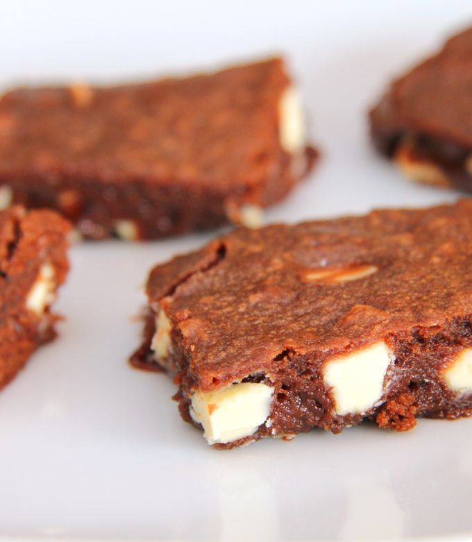 Nutellás-fehér csokoládés brownie recept fotója