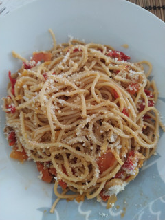 Una foto de Pasta integral con verduras