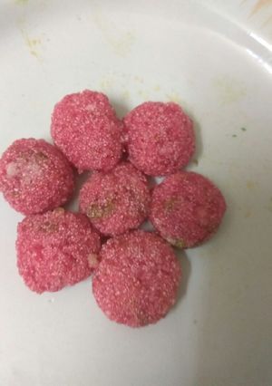 A picture of Suji ladoo.