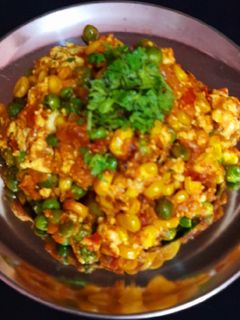 कॉर्न मटर पनीर भुर्जी(corn matar paneer bhurji recipe in Hindi) रेसिपी मुख्य फोटो