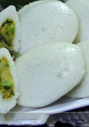 A picture of Stuffed masala idli.