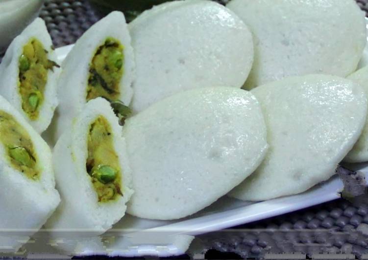 Stuffed masala idli