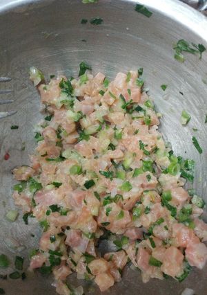 A picture of Salmon Tartare.
