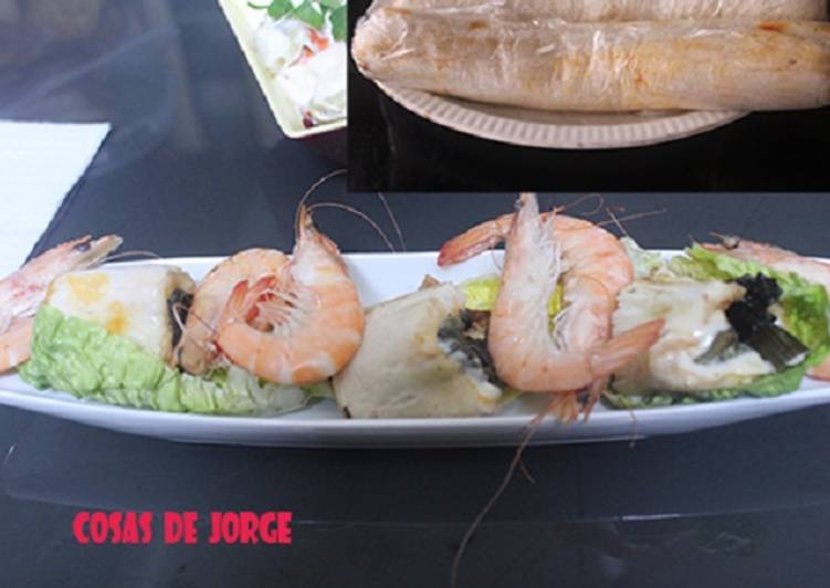 Rollito de acelgas y queso con gambas