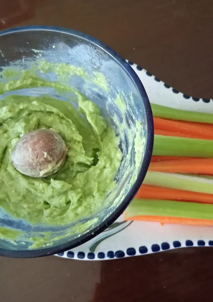 Una foto de Untable vegano express con palitos