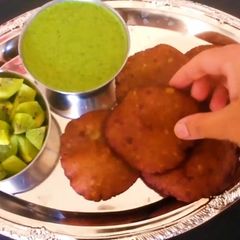 A picture of Sweet Potato Poori.
