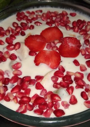 A picture of Mixed fruit raita.