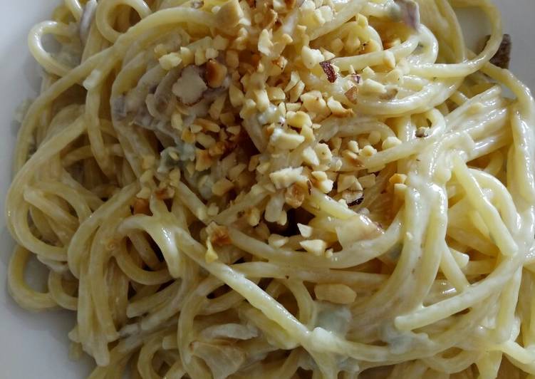 Recipe of Ultimate Spaghetti with Gorgonzola cream