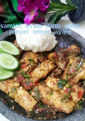 Foto resep Sambel Terasi Daun Jeruk Penyet Tempe Ayam