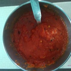 A picture of Tomato onion chutney.