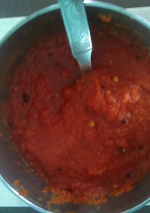 A picture of Tomato onion chutney.