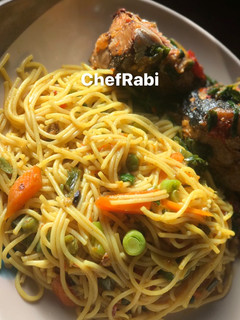 A picture of Stir fry spaghetti.