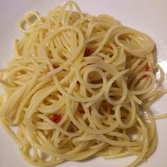 A picture of Aglio olio and for those who like it hot, peperoncino.
