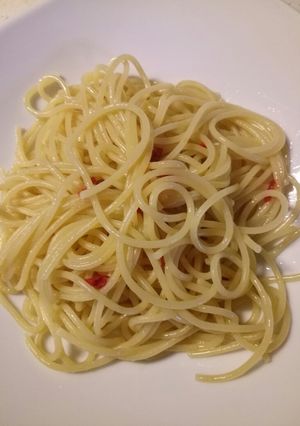 A picture of Aglio olio and for those who like it hot, peperoncino.