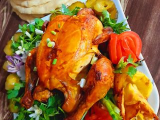 مرغ سرخ شده و بریانی با نان ترتیلا(ساندویچ مسافرتی)