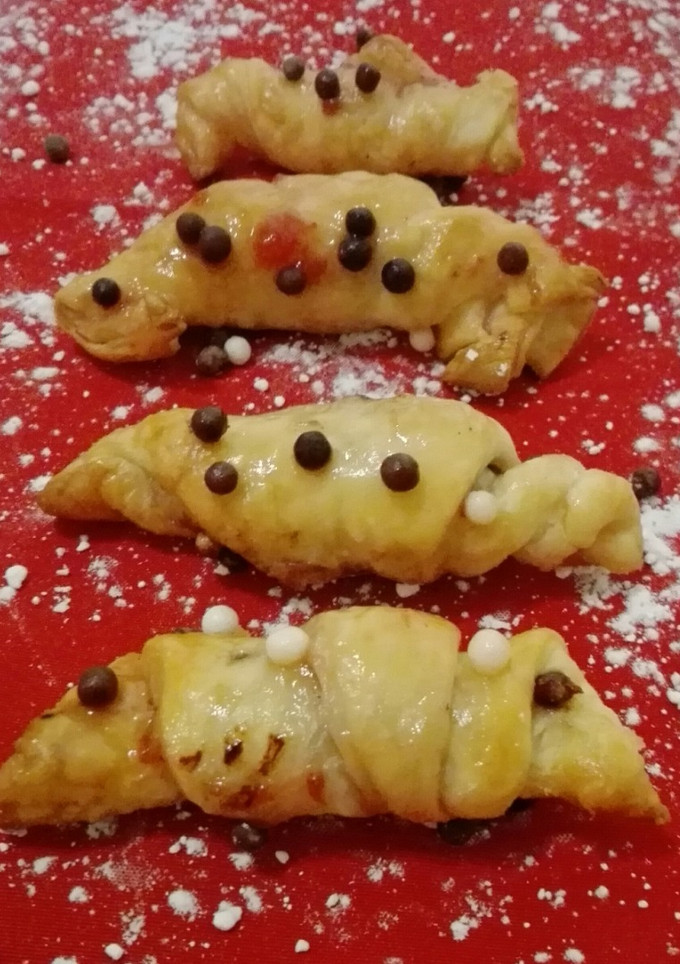 Una foto de Rulos de hojaldre rellenos de chocolate y bañados con mermelada