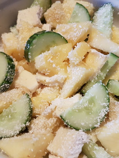 Una foto de Ensalada Nórdica de Piña, Pepino y Coco 🇮🇸