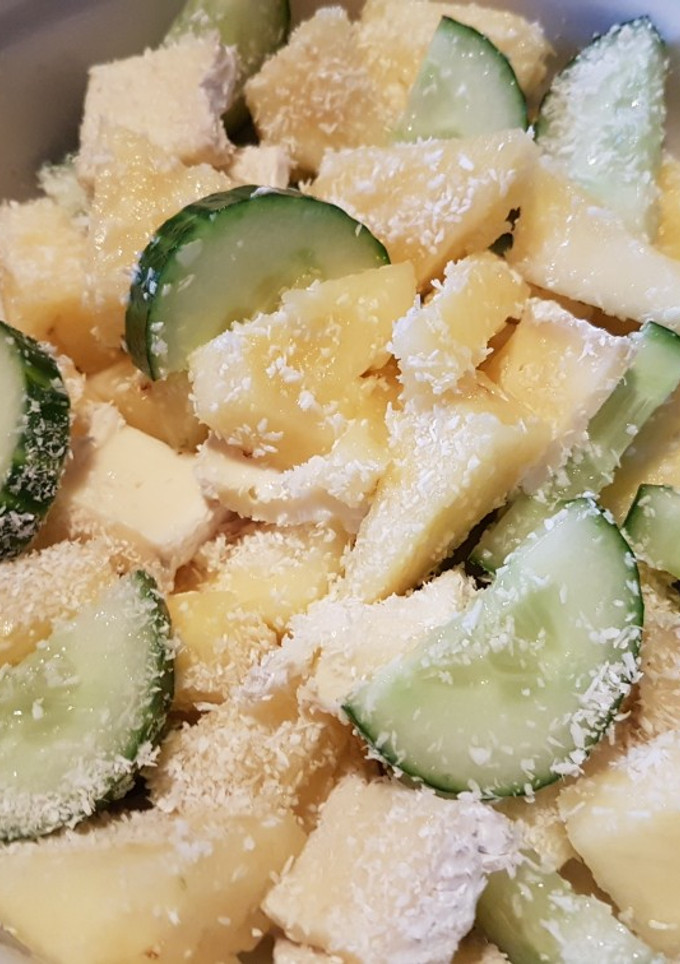 Una foto de Ensalada Nórdica de Piña, Pepino y Coco 🇮🇸
