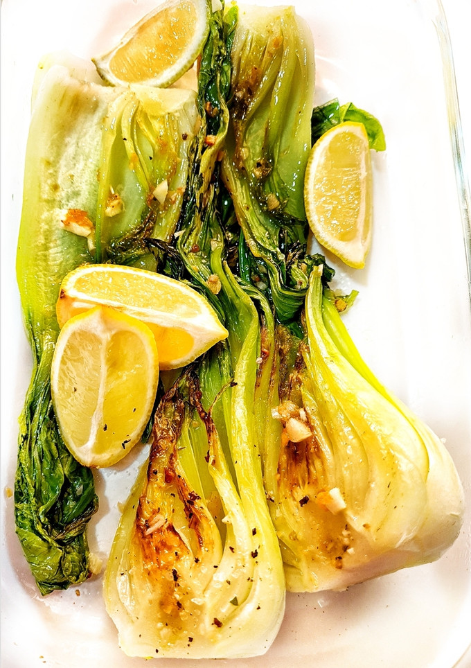 Una foto de Pak Choi salteado con ajo y limón