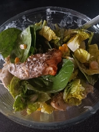 Creamy Chicken Salad with Spinach and Lettuce