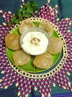 श्रीखंड पुरी (shrikhand puri recipe in marathi) रेसिपी चे मुख्य फोटो