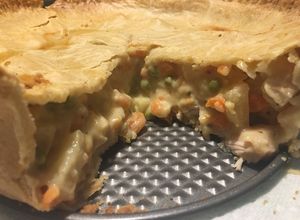 Una foto de Tarta de pollo súper alta (chicken pot pie)