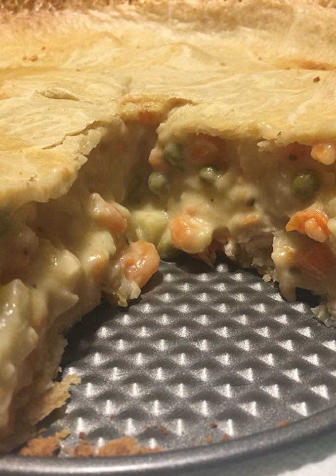 Una foto de Tarta de pollo súper alta (chicken pot pie)