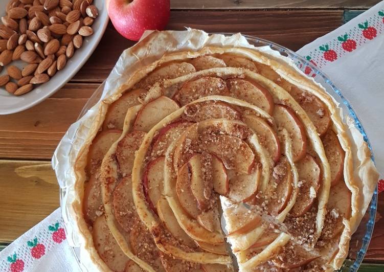 Steps to Prepare Super Quick Homemade Torta di mele con mandorle in pasta sfoglia 🍎