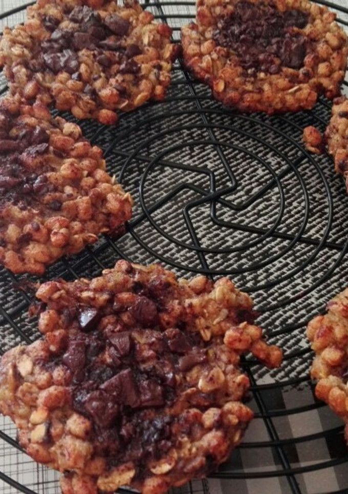 Una foto de Galletas de avena y chocolate