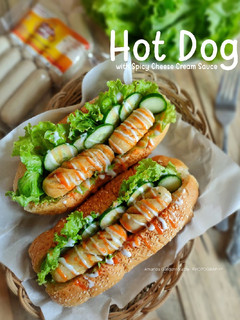 Foto resep Hot dog with Spicy Cheese Cream Sauce