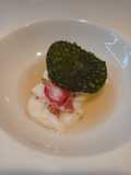 Mussillo al vapore, polvere di jamon serrano, ravanello brasato