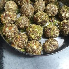 A picture of Dry fruit ladu.