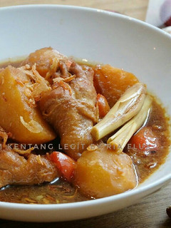 Foto resep Semur Ayam Kentang Legit