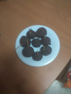 Una foto de Bombones de polvorones rellenos de turrón de yema