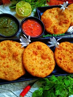 आलू की कचौड़ी (aloo ki sabzi recipe in Hindi) रेसिपी मुख्य फोटो