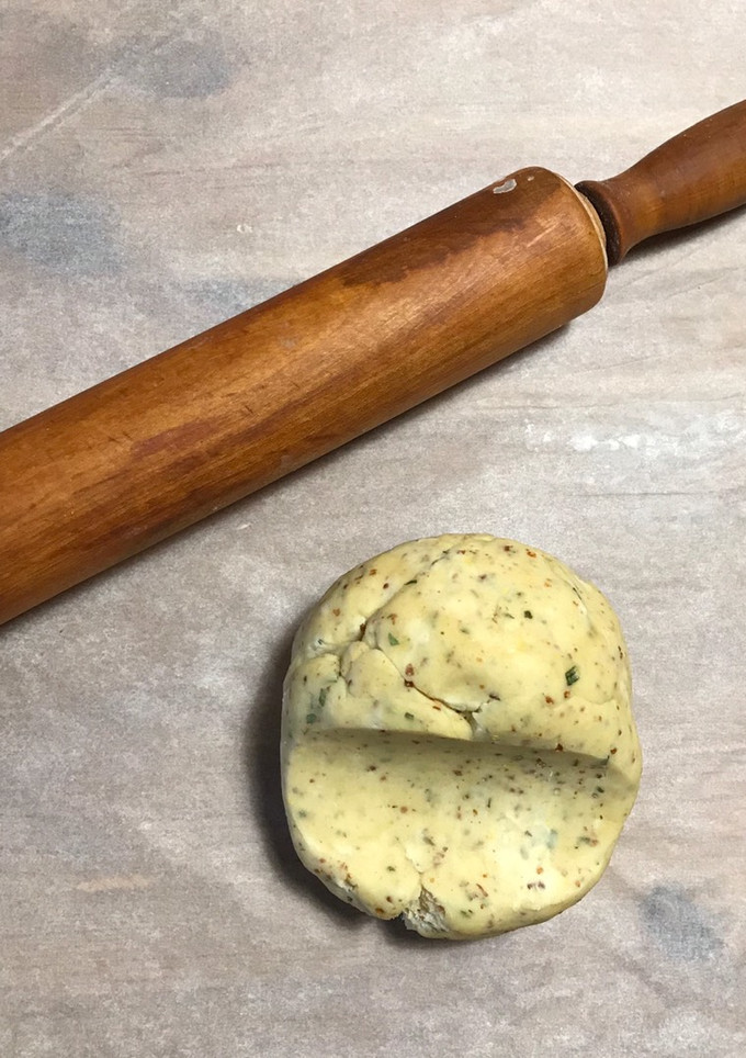 Une photo de Paté brisée à la moutarde et l’estragon