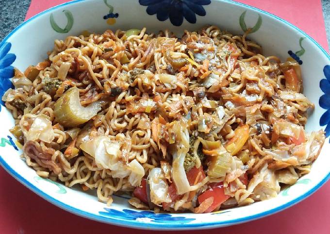 Stir-fry Pork Thai Noodles with Veges 😍🐖🍝🥗