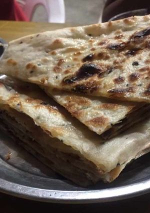 A picture of Butter naan.