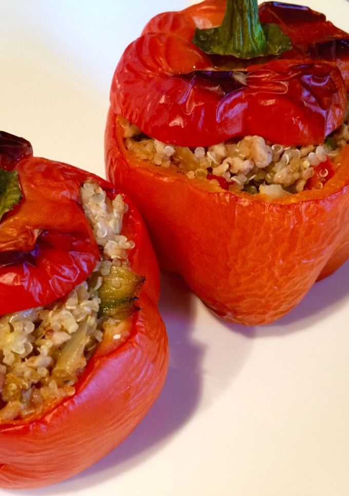 Una foto de Pimientos rellenos de quinoa y verduras