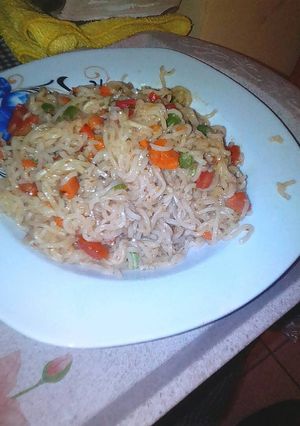 A picture of Indomie with mix vegetable.