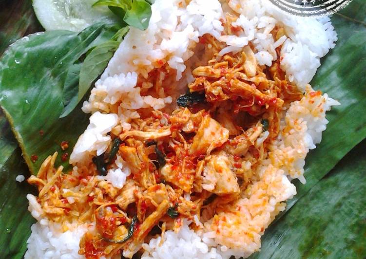 Langkah Mudah untuk Menyiapkan Nasi Bakar Ayam Suwir Kemangi Bumbu Bali Anti Gagal