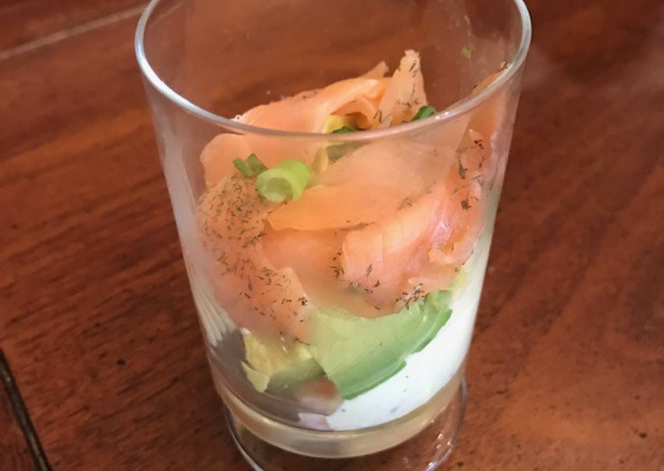 Vasitos de salmón con camarones ©