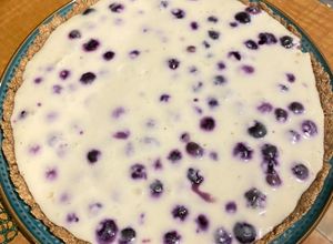 Una foto de Kuchen de yogurt y arándanos