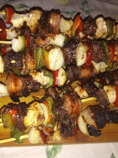 Una foto de Brochetas de carne