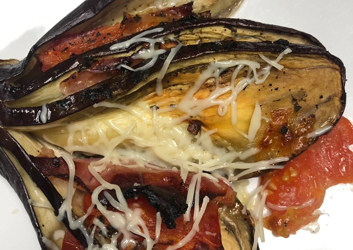 Berenjenas con mozzarella y tomate