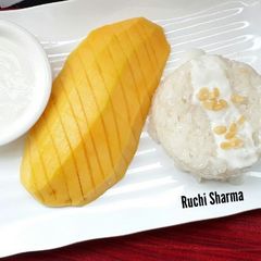 Thai Mango Sticky Rice(KHAO NIAOW MA MUANG) A picture of Thai Mango Sticky Rice(KHAO NIAOW MA MUANG) .