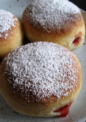 A picture of Jam Filled ‘Pampushky’.