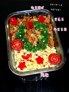 泡菜豬肉耶誕花圈便當 的食譜成品照片