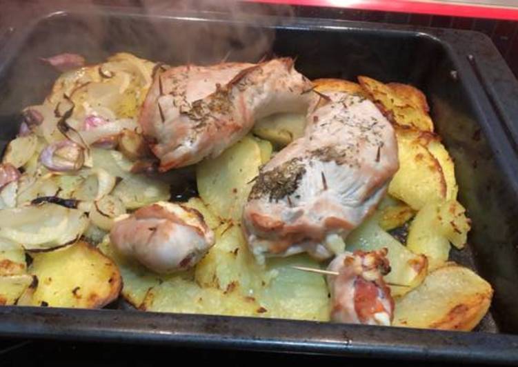 Solomillo de pavo relleno de jamón serrano y queso sobre cama de